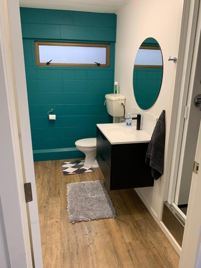 Suburban Studio Hamilton Extérieur photo